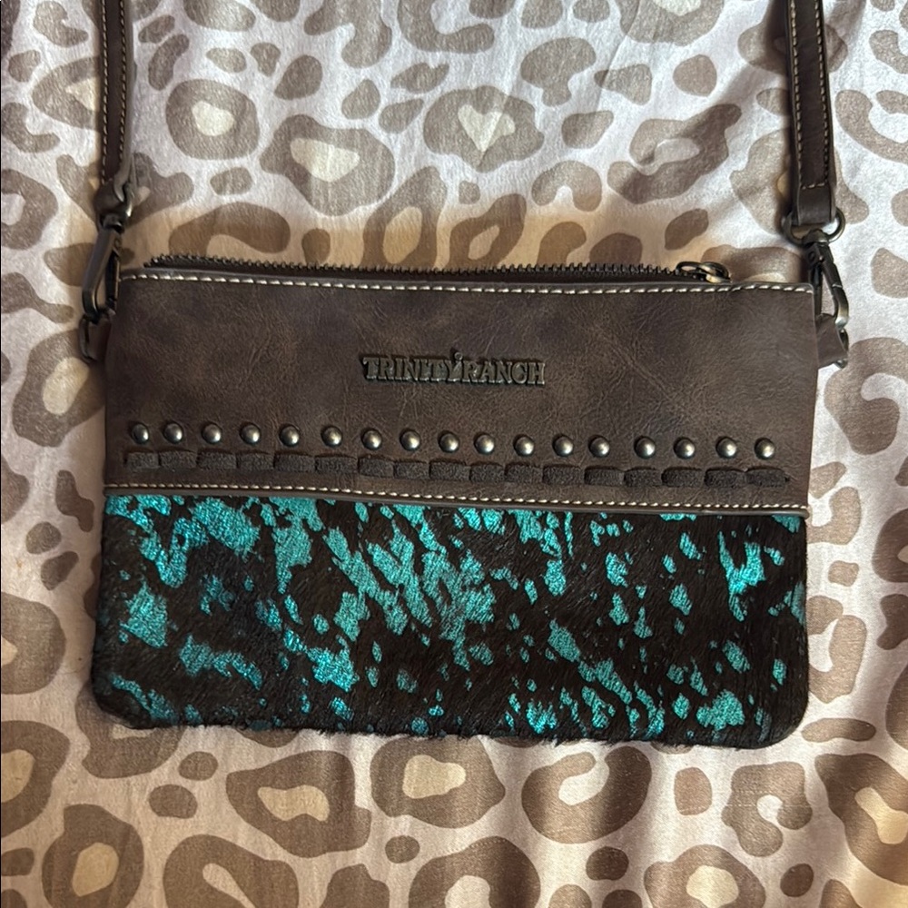 Chic Crossbody Bag Brown and Blue Two-Tone Design